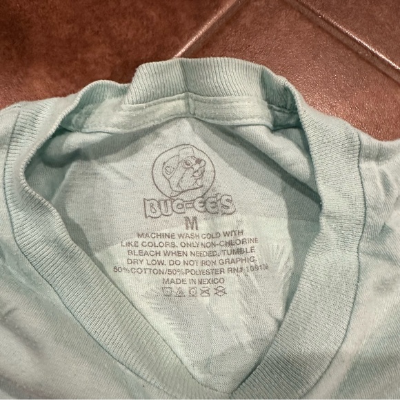 Buc-ee’s Light Blue T-Shirt - Picture 3 of 5